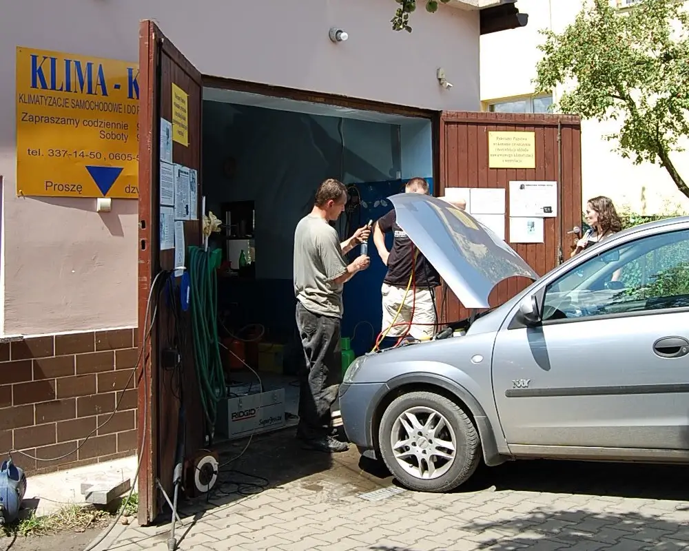 Siedziba Klima-Kar przy ul. Grota-Roweckiego 129 w 1999 roku